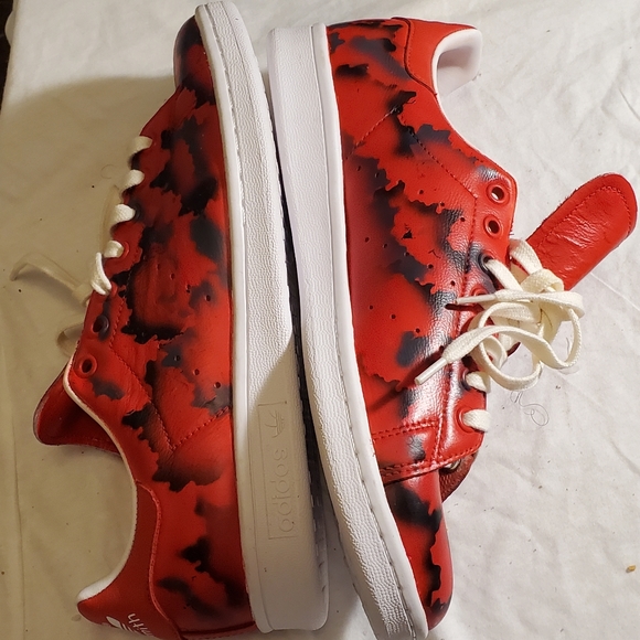 Custom Red Shadow Adidas Stan Smiths - Picture 1 of 3